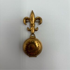 Vintage Fleur de Lis Photo Locket Brooch Pin Gold Tone Brass Victorian Antique